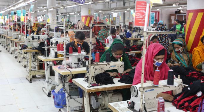 পোশাক রপ্তানি বৃদ্ধি, চীন-ভারত থেকে বিনিয়োগ আসার সুযোগ দেখছেন রপ্তানিকারকরা