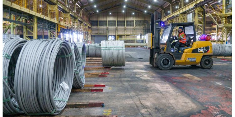 যুক্তরাষ্ট্রের বাণিজ্যযুদ্ধ যুক্তরাজ্য ও ইউরোজোনের শিল্পখাতকে চাপে ফেলেছে