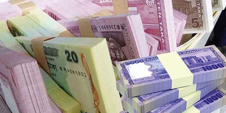 মানুষের হাতে বাড়ছে নগদ টাকা