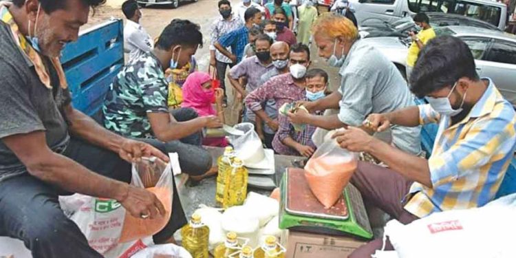 টিসিবির পণ্য বিক্রয় কার্যক্রম শুরু রোববার ভ্রাম্যমাণ ট্রাকে