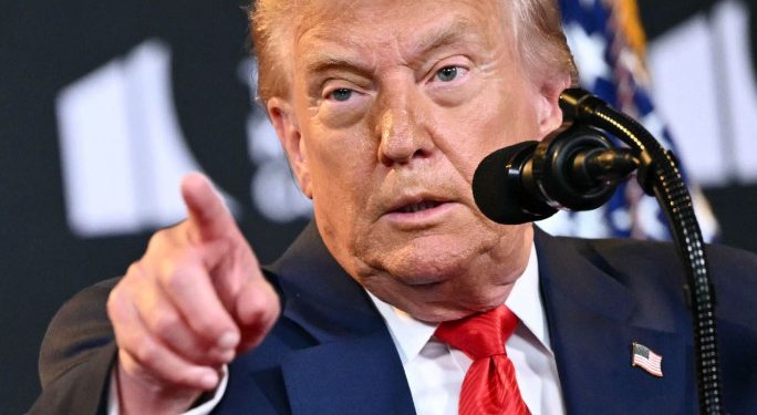 রাশিয়ার ‘পরিণতি হবে ভয়াবহ’ পুতিন যুদ্ধ অবসানে রাজি না হলে : ট্রাম্প