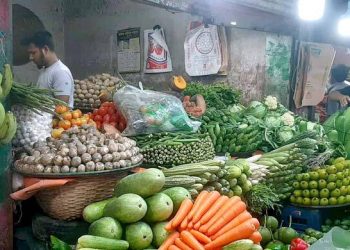 গাজর ১৬০ টাকা কেজি, টমেটোর ডাবল সেঞ্চুরি