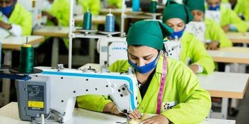 পোশাক রপ্তানির আয় ৭১৩ কোটি ডলার দুই মাসে