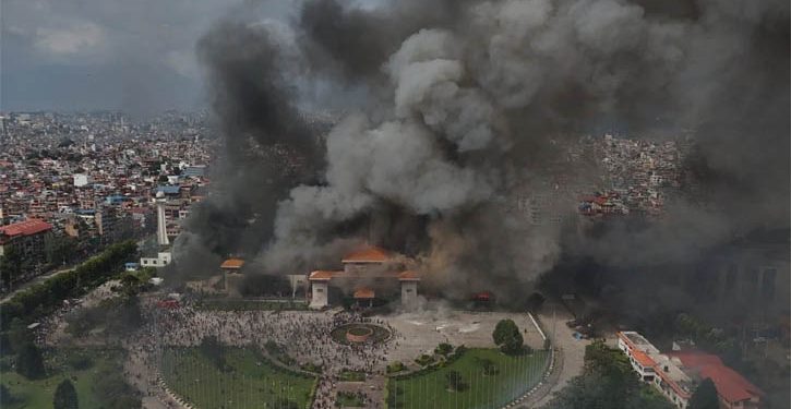 সংসদে আগুন নেপালের, শান্ত থাকার আহ্বান মেয়রের