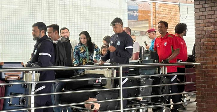 দেশে ফিরছে বাংলাদেশ ফুটবল দল অবশেষে