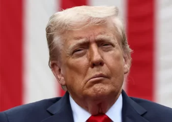 রাশিয়াকে কঠোর নিষেধাজ্ঞার সতর্কবার্তা দিলেন ট্রাম্প