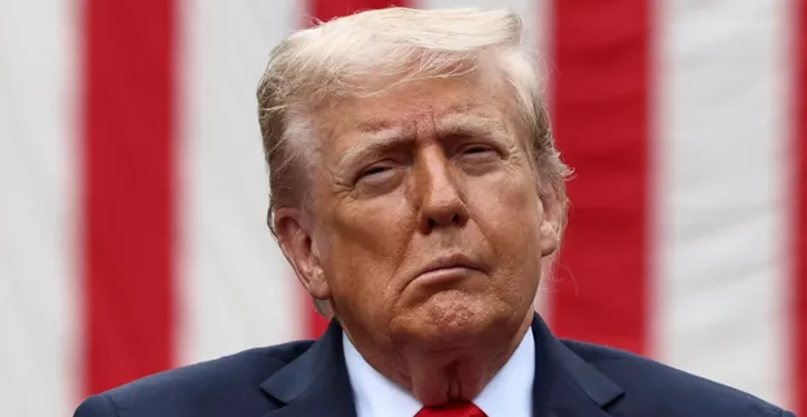 রাশিয়াকে কঠোর নিষেধাজ্ঞার সতর্কবার্তা দিলেন ট্রাম্প