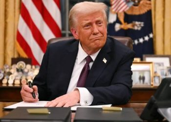 বাড়তি ১ লাখ ডলার চাপালেন ট্রাম্প দক্ষ কর্মীদের ভিসা ফি