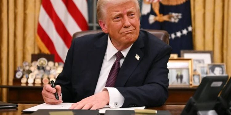 বাড়তি ১ লাখ ডলার চাপালেন ট্রাম্প দক্ষ কর্মীদের ভিসা ফি