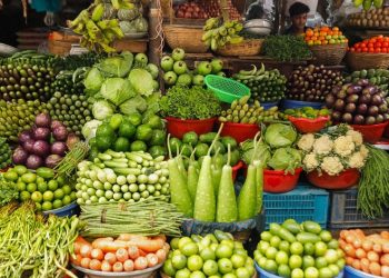 চালের দাম কমলেও স্বস্তি নেই সবজি-পেঁয়াজে
