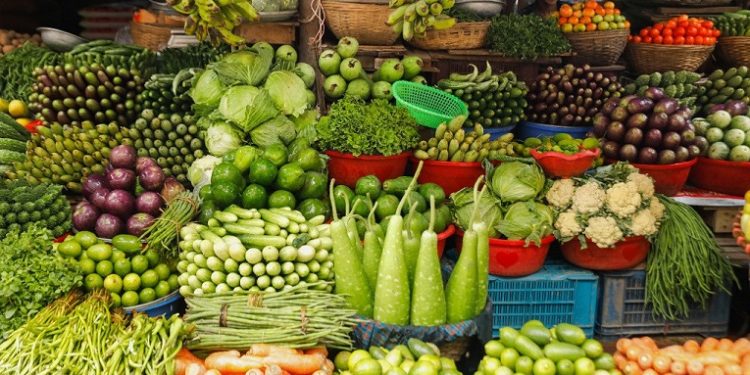 চালের দাম কমলেও স্বস্তি নেই সবজি-পেঁয়াজে