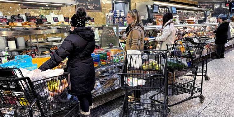 ব্যয় বাড়িয়েছেন মার্কিনরা উচ্চ মূল্যস্ফীতি সত্ত্বেও