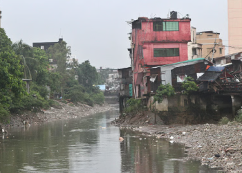 নৌবাণিজ্যের প্রাণচাঞ্চল্য হারিয়ে জলাবদ্ধতায় চাক্তাই খাল