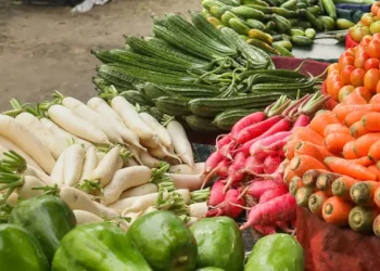 বাজারে দামের ঊর্ধ্বগতি, খাতায় স্বস্তি নেই জনসাধারণের