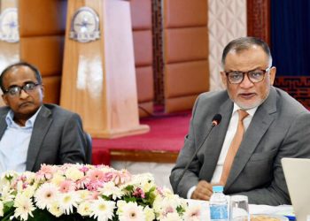 নিয়মকানুন সহজ করার তাগিদ উপদেষ্টার বাণিজ্য নিয়ন্ত্রণকারী