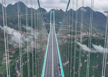 বিশ্বের সর্বোচ্চ সেতু চালু করল চীনে