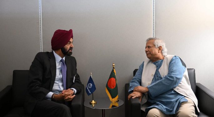 পাচার অর্থ ফেরত ও চট্টগ্রাম বন্দর উন্নয়নে বিশ্বব্যাংকের সহায়তা চান: প্রধান উপদেষ্টা