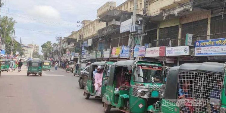 ১৪৪ ধারা জারী হাটহাজারীতে স্বাভাবিক জীবনযাত্রা