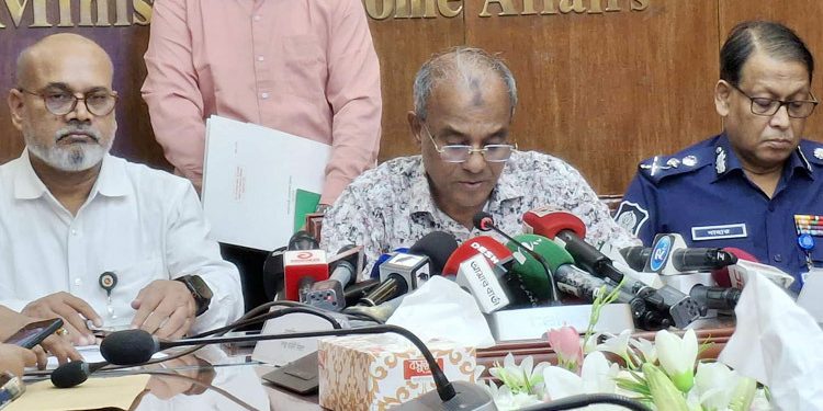 এবার দুর্গাপূজা নির্বিঘ্নে হবে সব জায়গায়: স্বরাষ্ট্র উপদেষ্টা