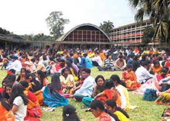 ভোটের আমেজ ঢাবি ক্যাম্পাসে, শিক্ষার্থীরা জল্পনা-কল্পনায়