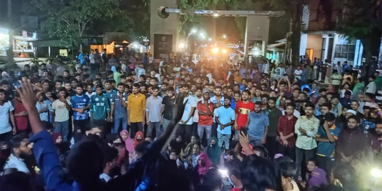 উত্তাল চট্টগ্রাম বিশ্ববিদ্যালয় চতুর্মুখী আন্দোলনে