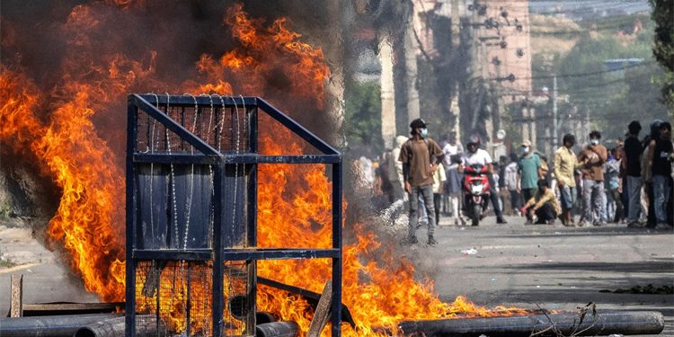 সামাজিক মাধ্যমে নিষেধাজ্ঞা তুলে নিলো নেপাল প্রাণঘাতী বিক্ষোভের পর