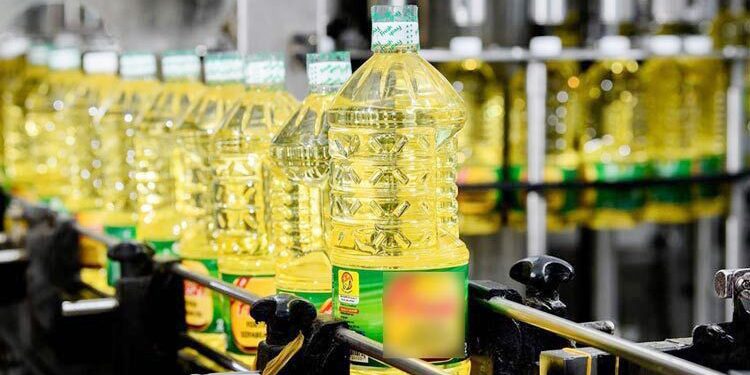 তেলের দাম বাড়াচ্ছে কোম্পানিগুলো সরবরাহ সংকট তৈরি করে