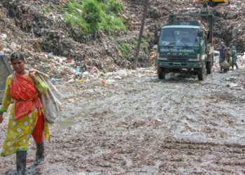 চট্টগ্রামে বর্জ্য সংগ্রহ বেসরকারি খাতে দেওয়ার সিদ্ধান্তে বিতর্ক চসিকের