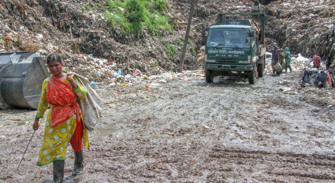 চট্টগ্রামে বর্জ্য সংগ্রহ বেসরকারি খাতে দেওয়ার সিদ্ধান্তে বিতর্ক চসিকের