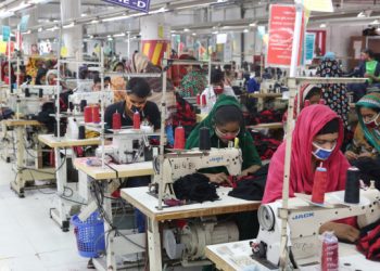 “ভারতের অদৃশ্য শর্তে আটকে যাচ্ছে বাংলাদেশের পোশাক রপ্তানি”