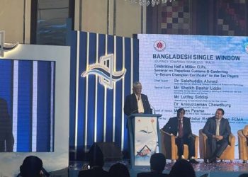 কর আদায় করা যাবে না ‘ধমক দিয়ে’: অর্থ উপদেষ্টা