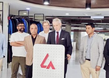 বাংলাদেশের অগ্রগতি প্রশংসনীয় পোশাক খাতের টেকসই উন্নয়নে