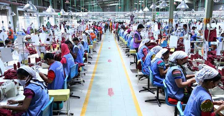 মার্কিন ক্রেতাদের চাপ: বাড়তি শুল্কের বোঝা আংশিক বহনে বাধ্য বাংলাদেশি রপ্তানিকারকরা