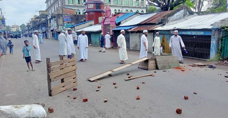 চট্টগ্রাম-খাগড়াছড়ি সড়ক বন্ধ হেফাজতের অবরোধে