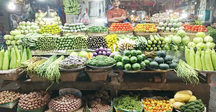 সবজির দাম স্থিতিশীল নয়, ডিম-মুরগির বাজারেও নতুন ঊর্ধ্বগতি