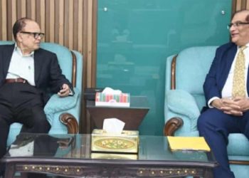 পণ্যবাহী জাহাজ আসছে করাচি থেকে সরাসরি চট্টগ্রাম বন্দরে: খাদ্য উপদেষ্টা