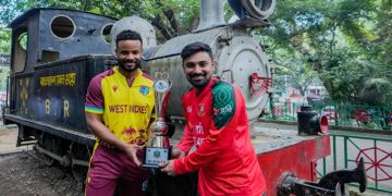 বাংলাদেশ–উইন্ডিজ সিরিজের ট্রফি উন্মোচন ব্রিটিশ স্থাপত্যের সামনে