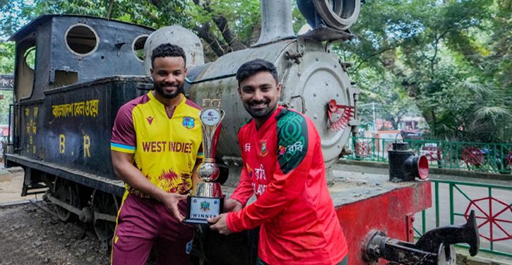 বাংলাদেশ–উইন্ডিজ সিরিজের ট্রফি উন্মোচন ব্রিটিশ স্থাপত্যের সামনে