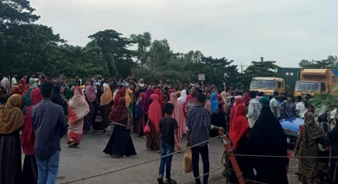 ঢাকা–চট্টগ্রাম মহাসড়কে পোশাক শ্রমিকদের অবরোধ