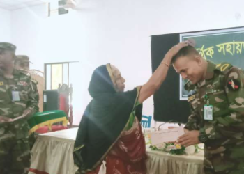 খাগড়াছড়িতে সহিংসতায় ক্ষতিগ্রস্তদের মাঝে ত্রাণ ও অনুদানের চেক বিতরণ