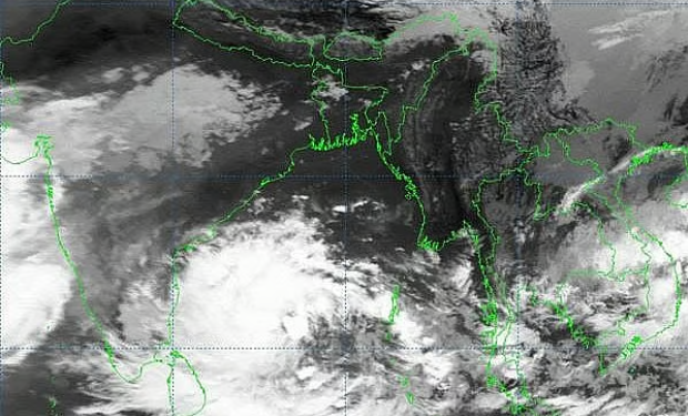 প্রবল ঘূর্ণিঝড়ে রূপ নিল ‘মোন্থা’, বাংলাদেশে কবে নামবে বৃষ্টি?