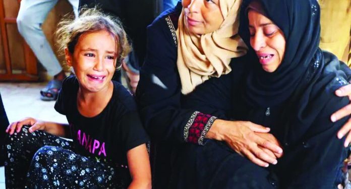 ফিলিস্তিনিদের লাশ বেরোচ্ছে গাজার ধ্বংসস্তূপ থেকে, নিহত ১৮