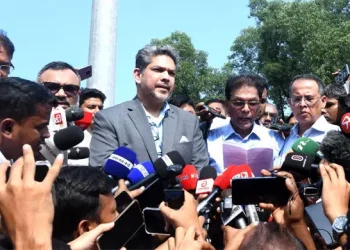 বিমানবন্দরের আগুনে পোশাক খাতের ক্রেতাদের আস্থায় ধাক্কা