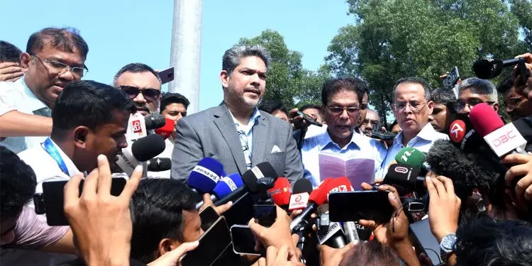 বিমানবন্দরের আগুনে পোশাক খাতের ক্রেতাদের আস্থায় ধাক্কা