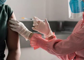 কোভিড-১৯ টিকাকে ক্যানসারের কারণ বলা হয়েছে?