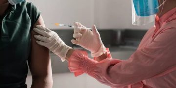 কোভিড-১৯ টিকাকে ক্যানসারের কারণ বলা হয়েছে?