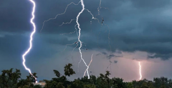 যেসব জেলাতে রাত ১ টার মধ্যে বজ্র-বৃষ্টির আভাস দিল আবহাওয়া অধিদপ্তর