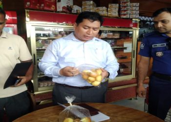 মোবাইল কোর্টে আনোয়ারার তিন খাদ্য দোকানে ৩৫ হাজার টাকা জরিমানা