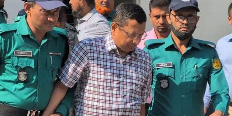 ট্রাইব্যুনালে হাজির করা হয়েছে সাবেক আইজিপি মামুনকে