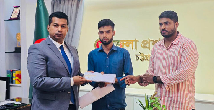 চট্টগ্রাম জেলা প্রশাসক মুক্তিযোদ্ধা পরিবারের পাশে